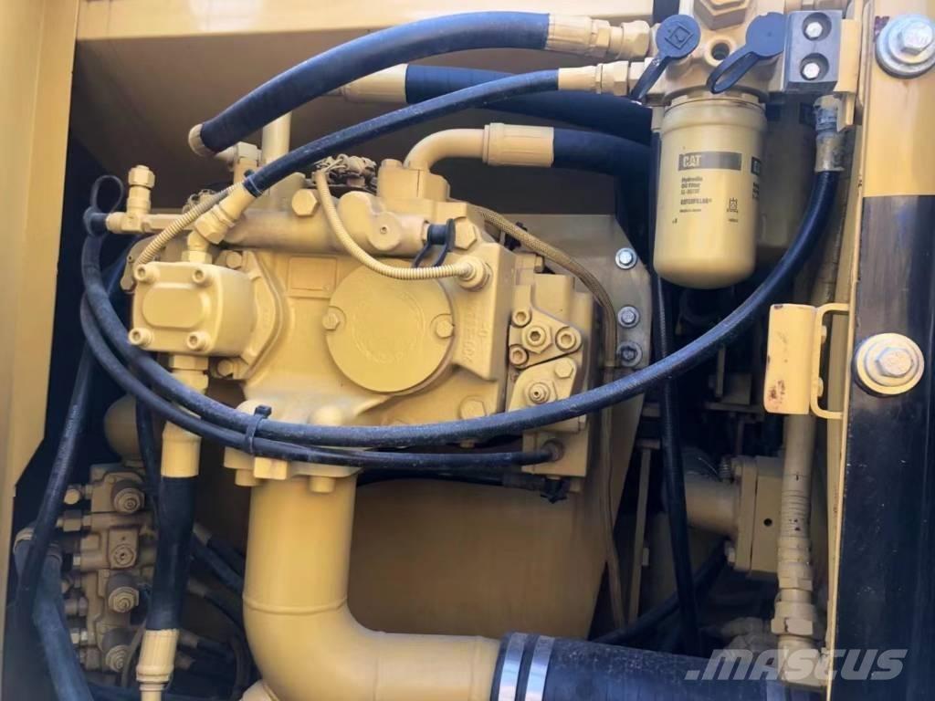 CAT 318C Pásové rýpadlá