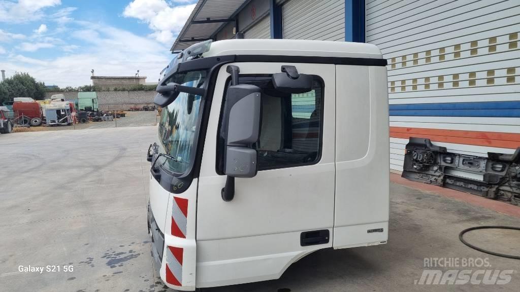 Mercedes-Benz CABIN Kabíny a interiér