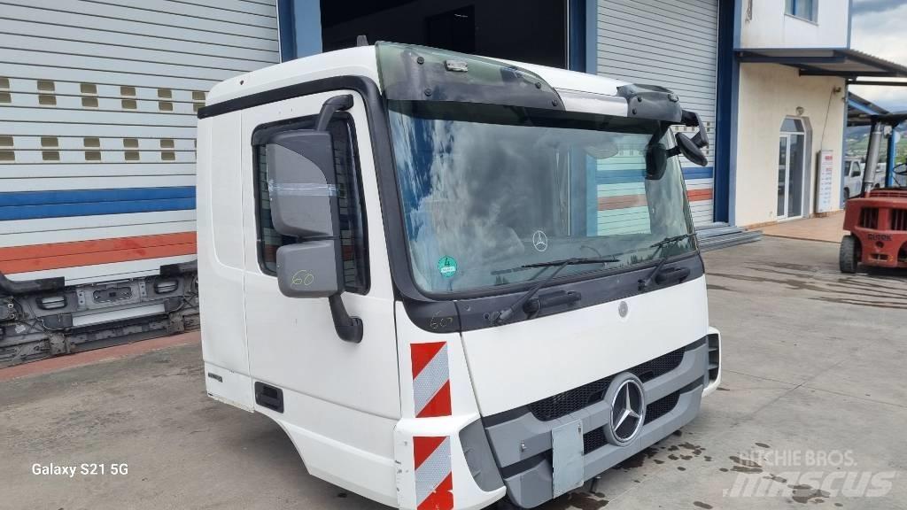 Mercedes-Benz CABIN Kabíny a interiér