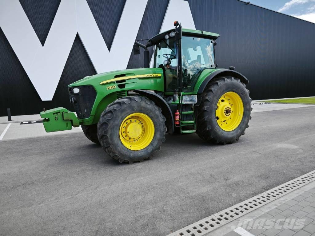 John Deere 7930 Traktory