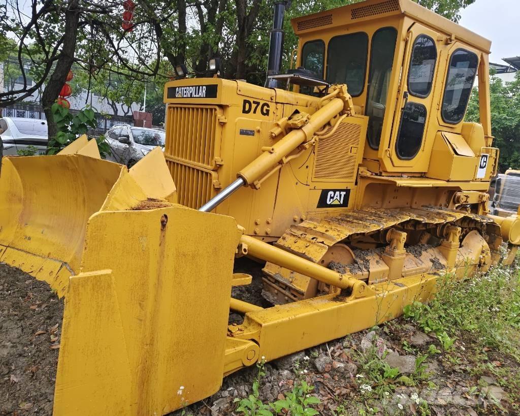 CAT D 7 G Pásové dozéry