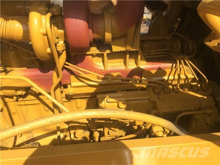 CAT D 6 D Pásové dozéry