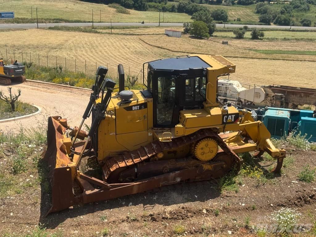CAT D 6 T XL Pásové dozéry