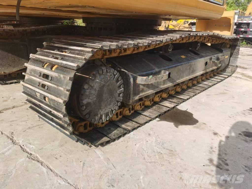 CAT 320d2 Pásové rýpadlá