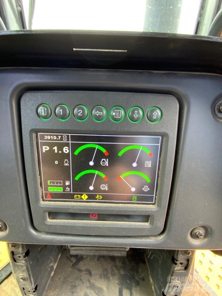 DEERE 750K Pásové dozéry