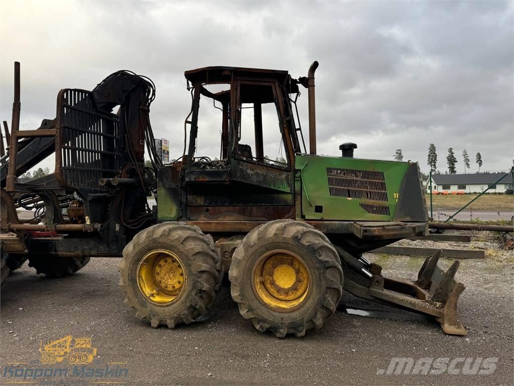 John Deere 1110D Lesné traktory