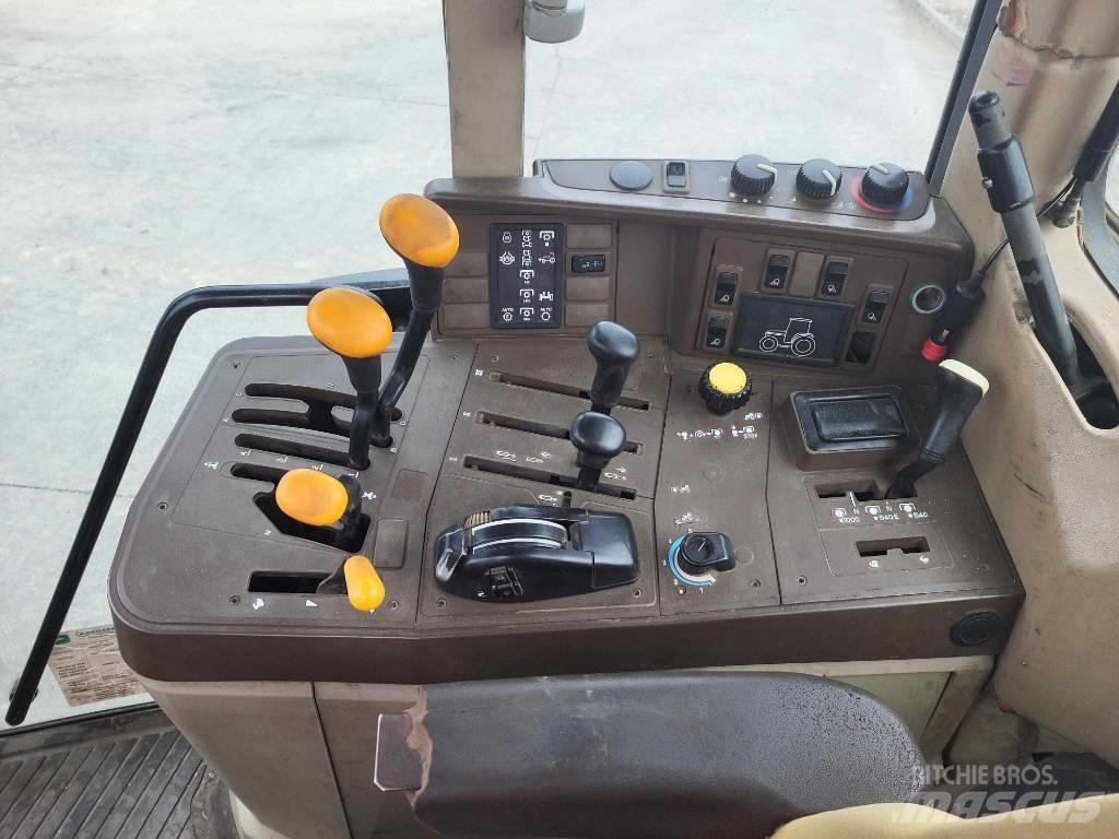 John Deere 6910 Traktory