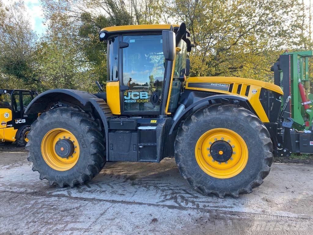 JCB Fastrac 4220 Traktory