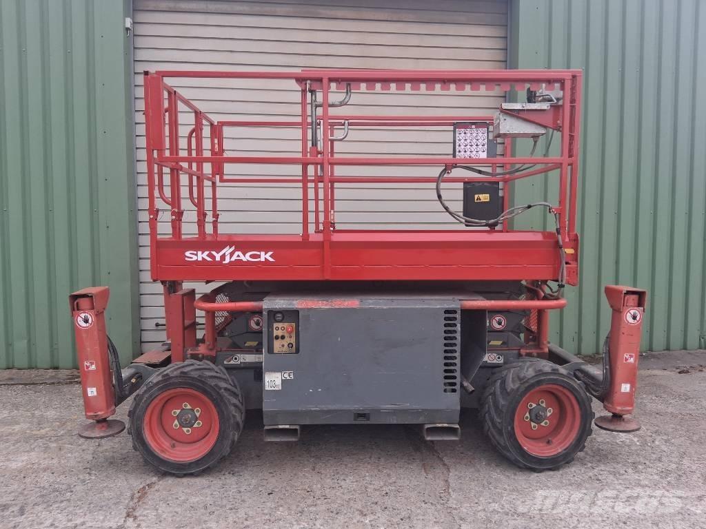 SkyJack SJ 6826 RT Nožnicové zdvíhacie plošiny