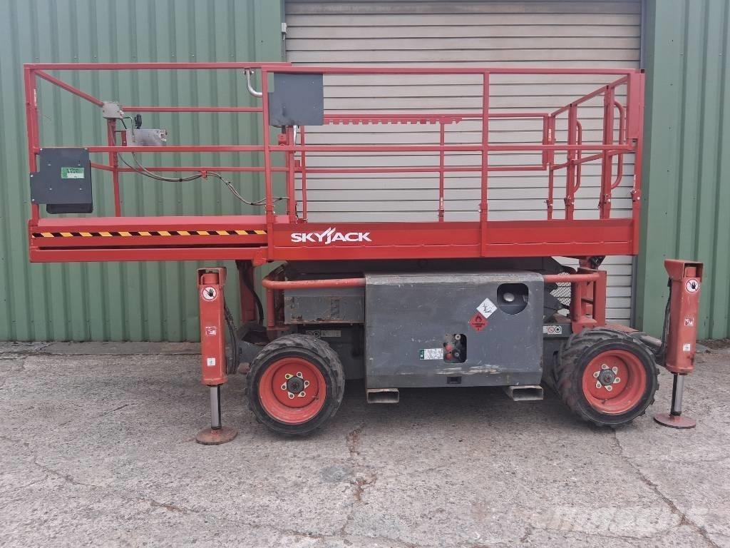 SkyJack SJ 6826 RT Nožnicové zdvíhacie plošiny