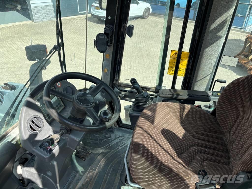 Liebherr L 538 Kolesové nakladače