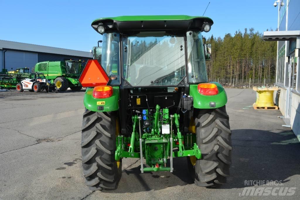 John Deere 5058E Traktory