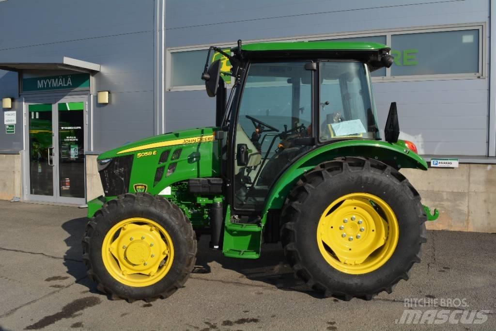 John Deere 5058E Traktory