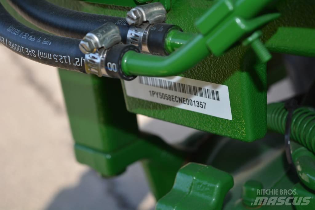 John Deere 5058E Traktory