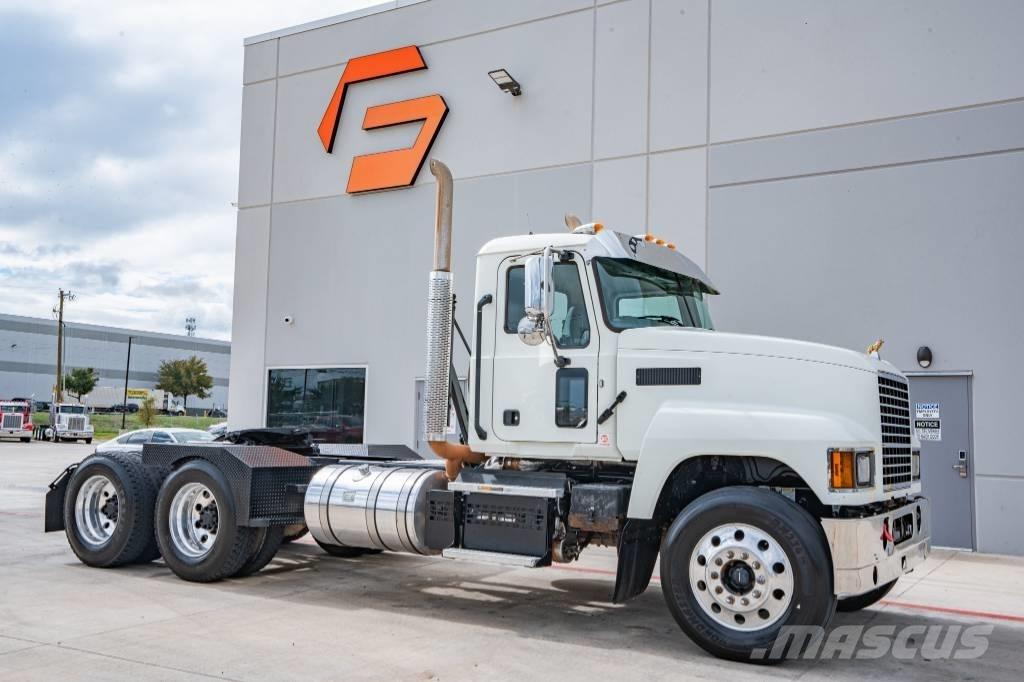 Mack Pinnacle 64T Ťahače