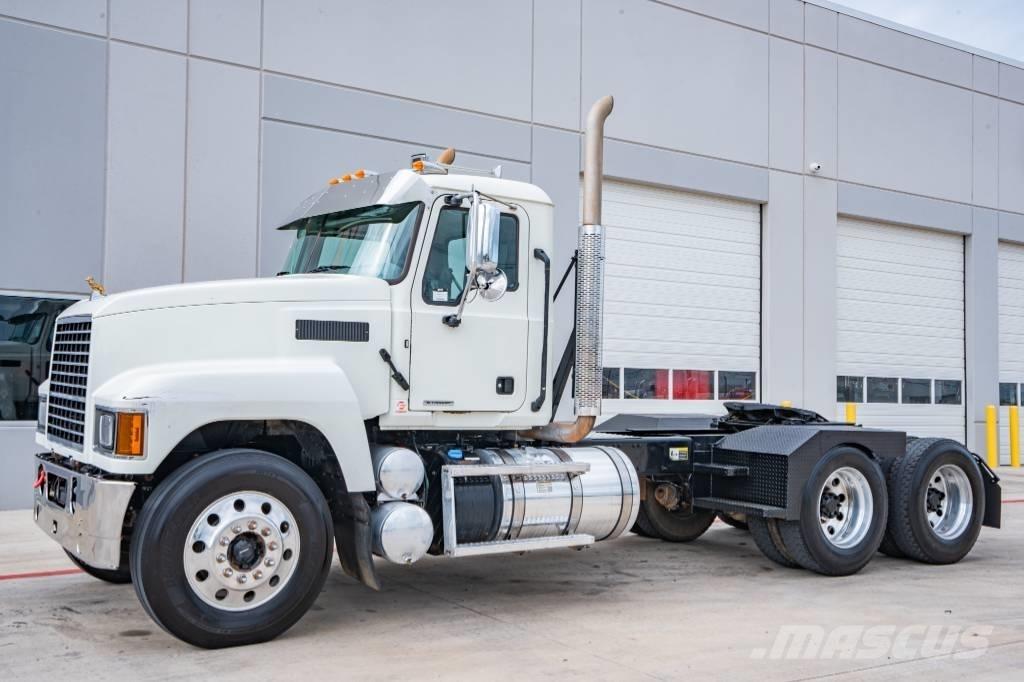Mack Pinnacle 64T Ťahače