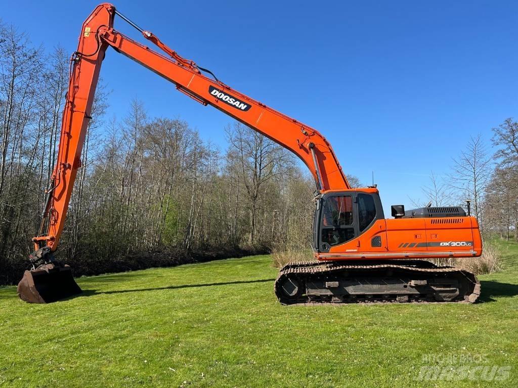 Doosan DX 300 Pásové rýpadlá