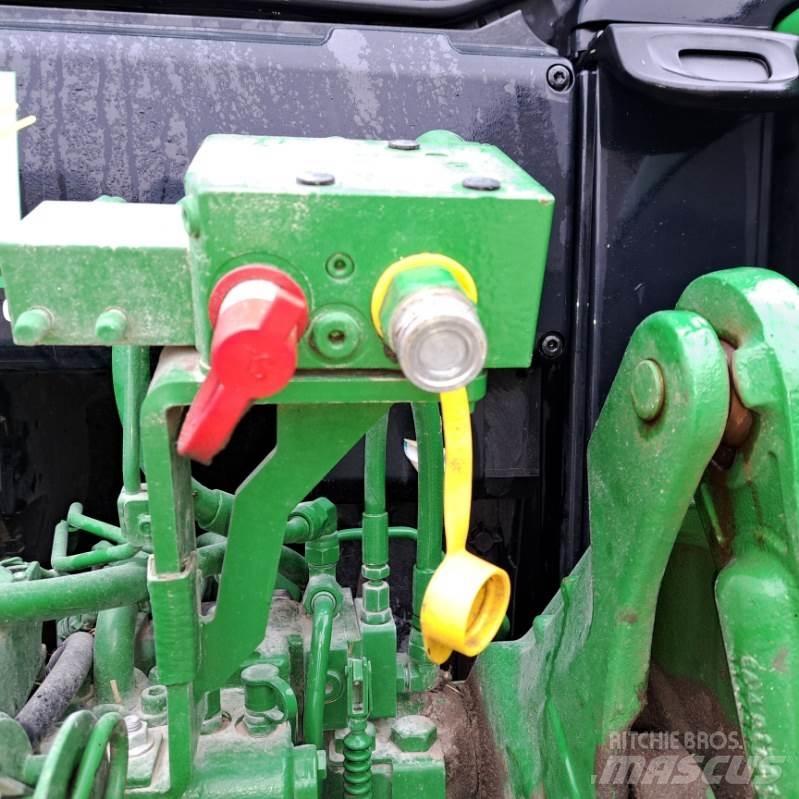 John Deere 6120M Traktory