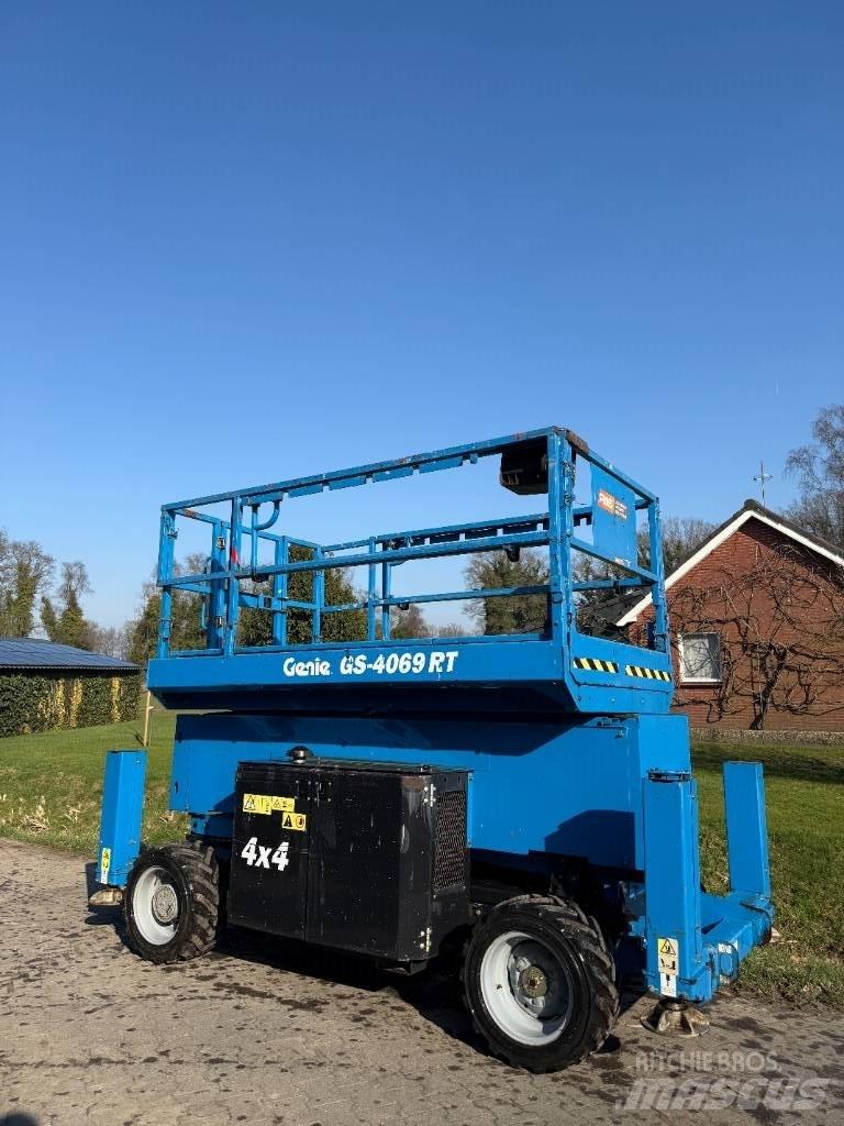 Genie GS 4069 RT Nožnicové zdvíhacie plošiny