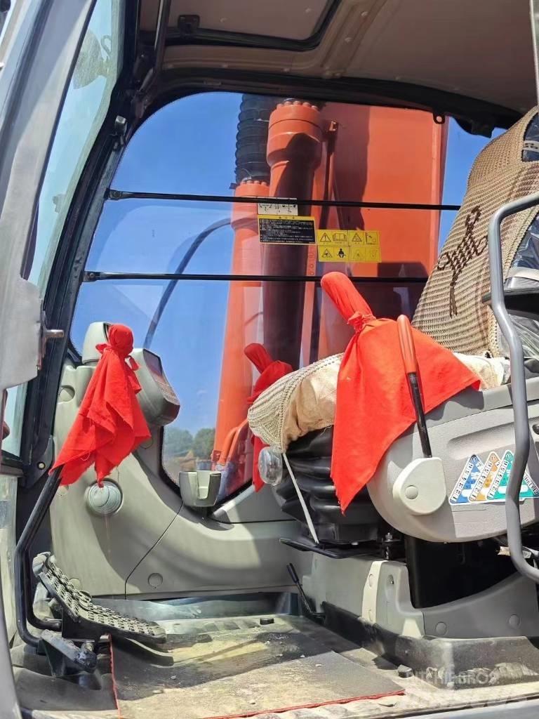 Hitachi ZX200 Pásové rýpadlá