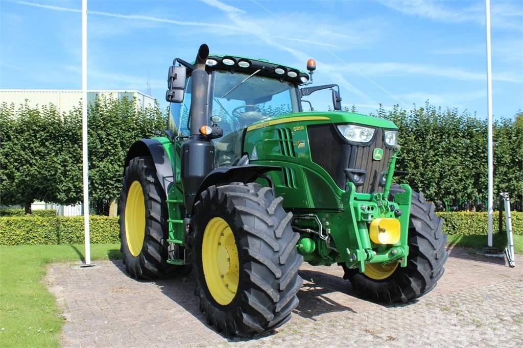 John Deere 6215R Traktory