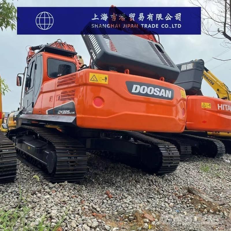 Doosan DX 225 Pásové rýpadlá