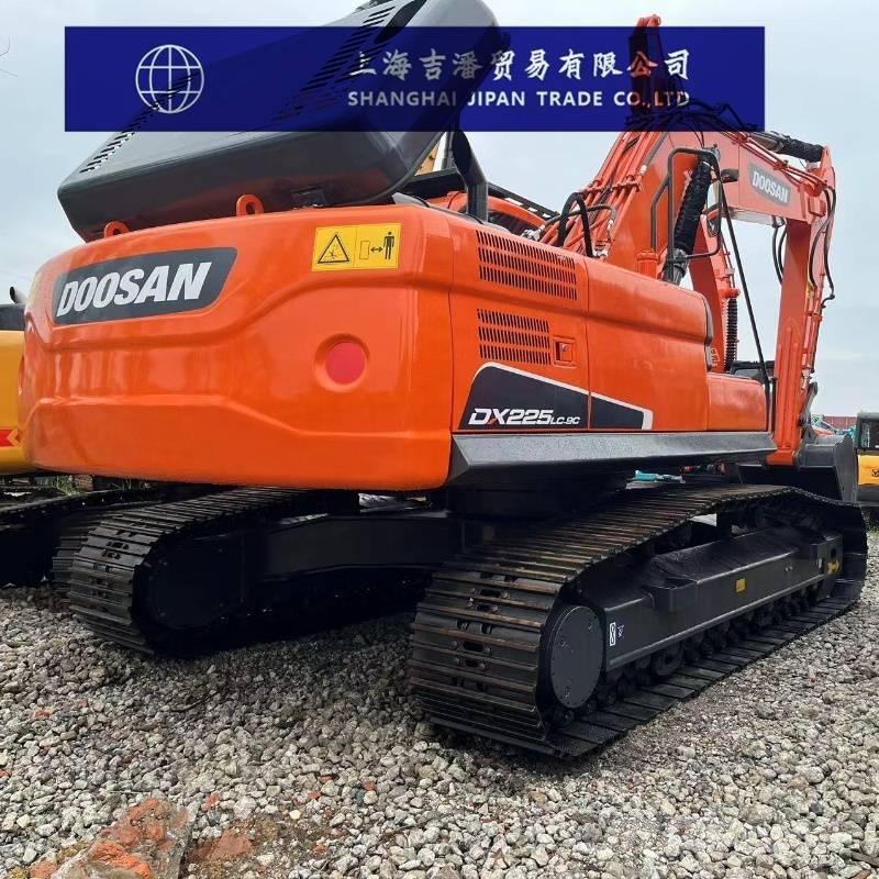 Doosan DX 225 Pásové rýpadlá