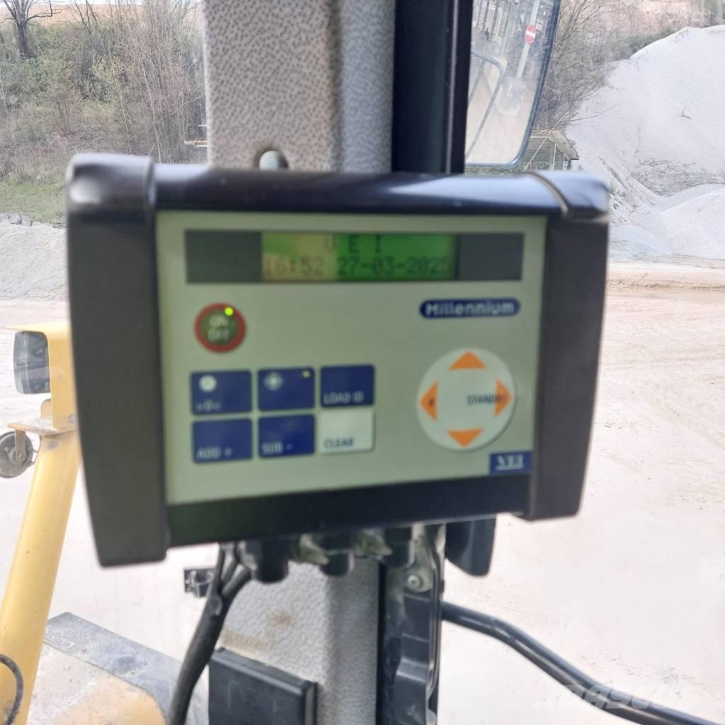 Komatsu WA 600-3 Kolesové nakladače