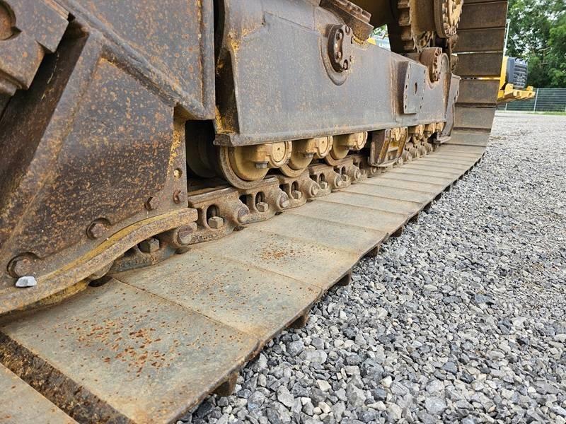 CAT D 4 H Pásové dozéry