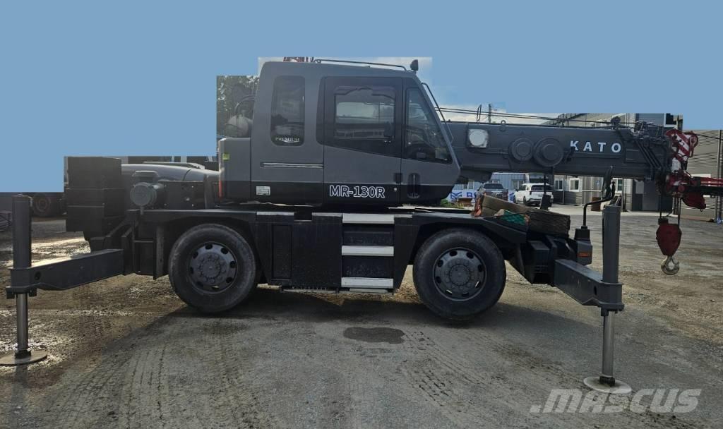 Kato KRM-13H-2 Univerzálne terénne žeriavy