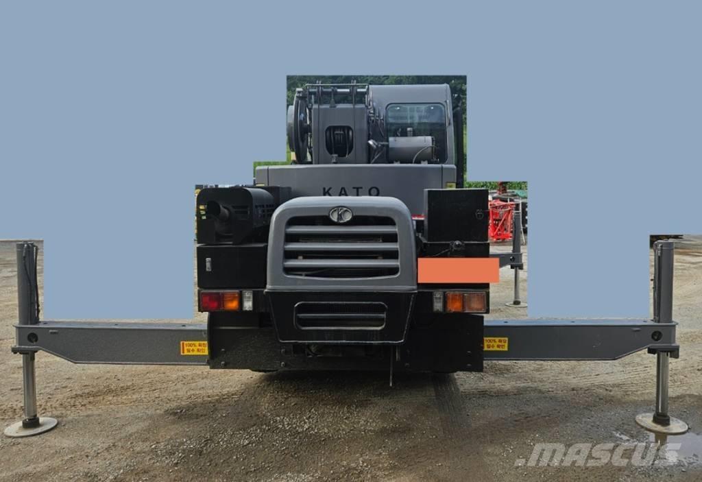 Kato KRM-13H-2 Univerzálne terénne žeriavy