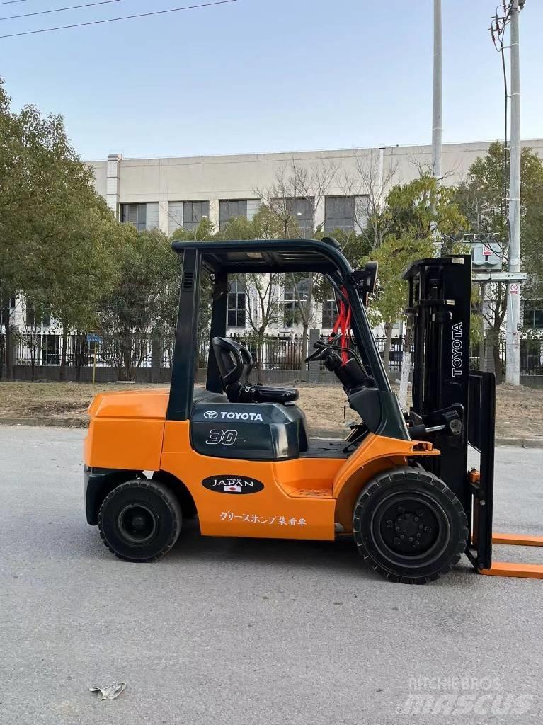 Toyota 7 FDN 30 Dieselové vozíky
