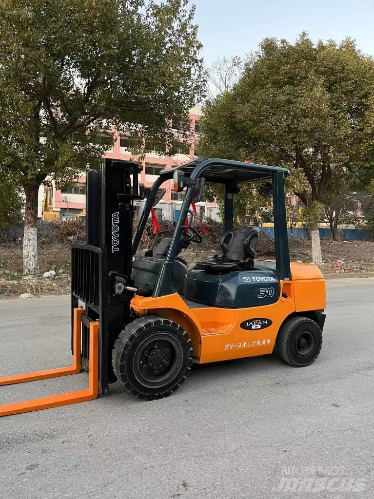Toyota 7 FDN 30 Dieselové vozíky