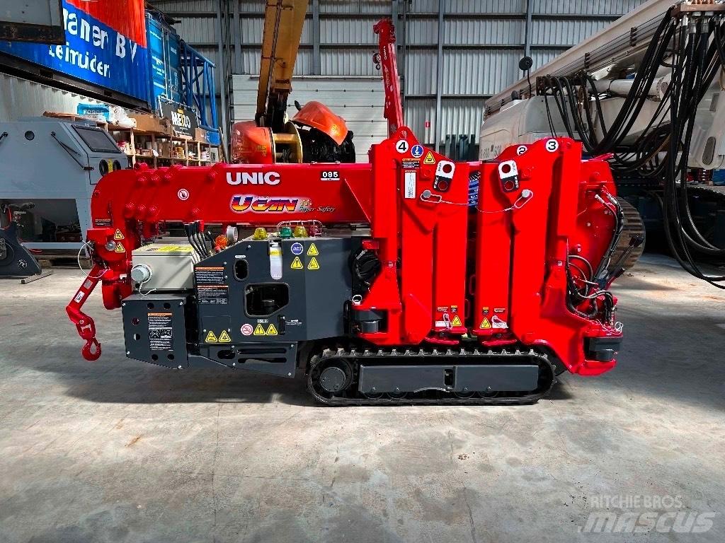 Unic URW 095 Univerzálne terénne žeriavy