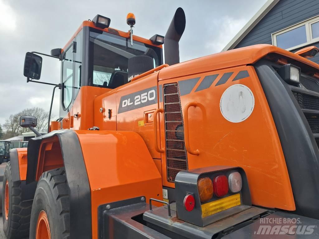 Doosan DL250 Kolesové nakladače
