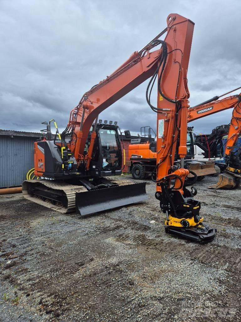 Hitachi ZX 135 US -7 Pásové rýpadlá