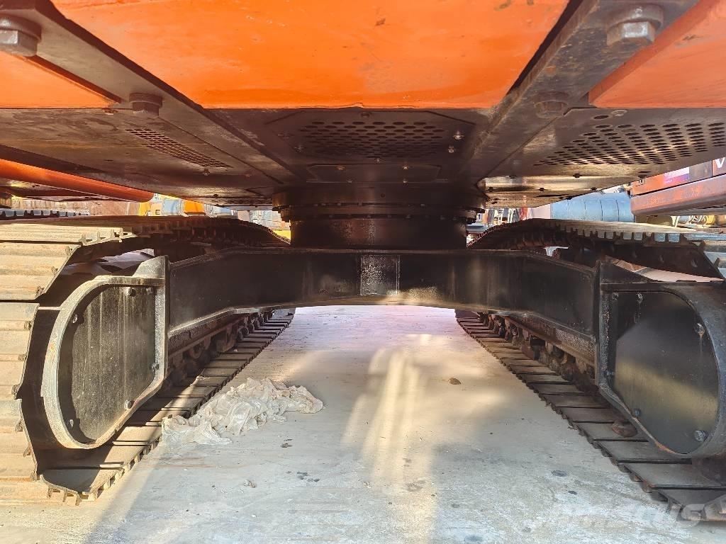 Hitachi ZX 210 Pásové rýpadlá
