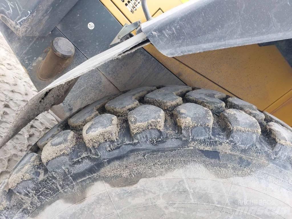 Komatsu WA380-5 Kolesové nakladače