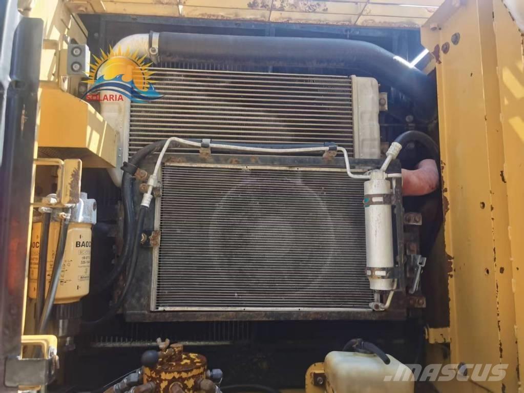 CAT 320D2 Pásové rýpadlá