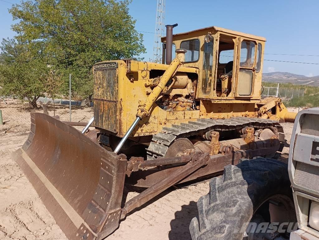 Komatsu D 85 A-12 Pásové dozéry