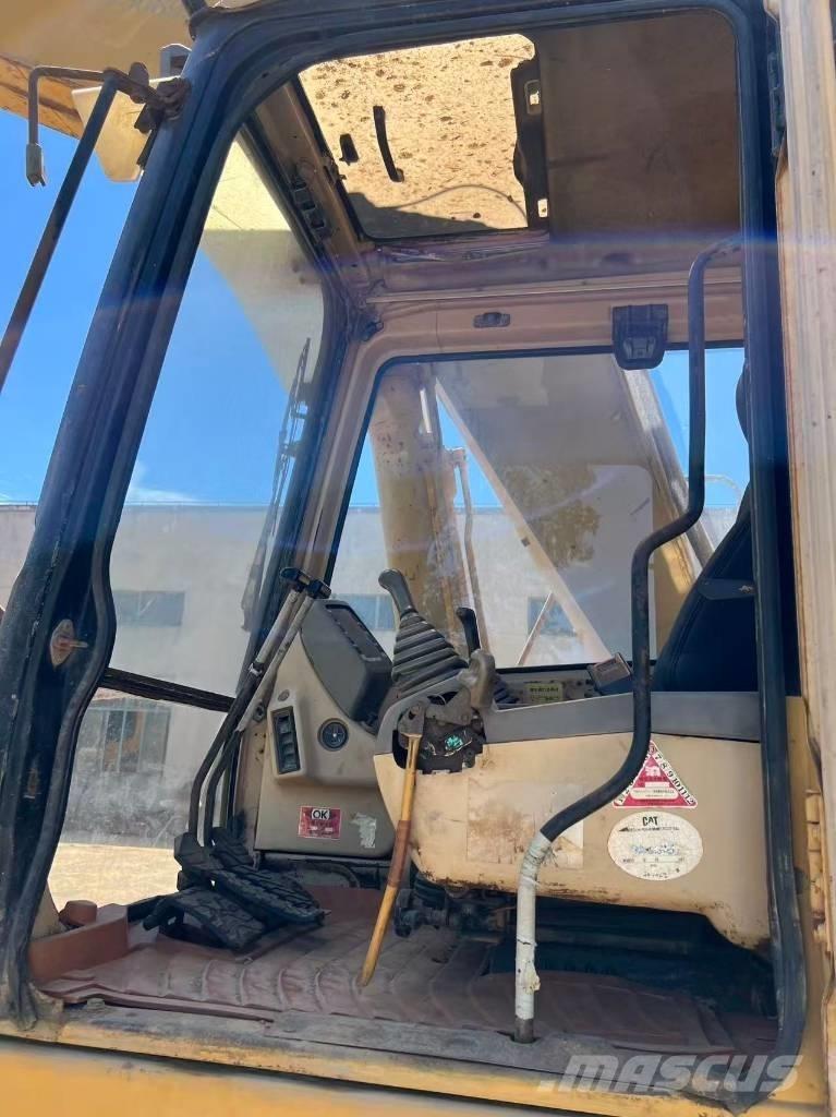 CAT 320 B L Pásové rýpadlá