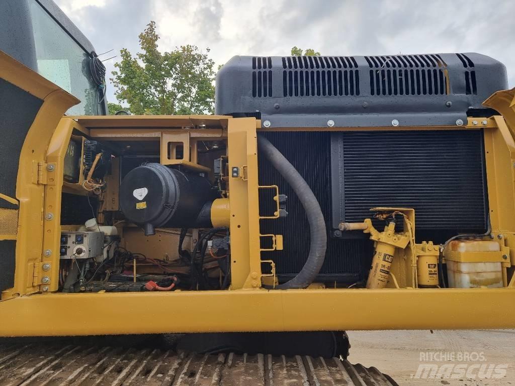 CAT 330 D Pásové rýpadlá