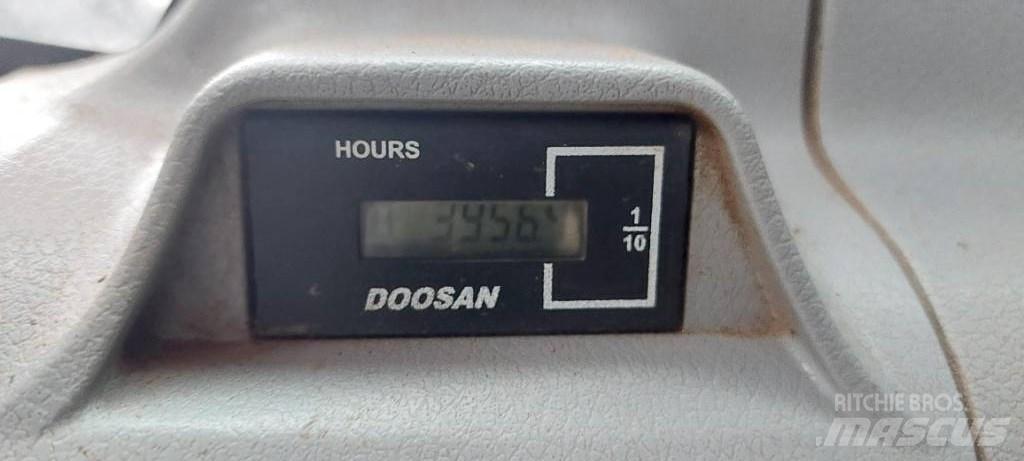 Doosan DX225LC-5 Pásové rýpadlá