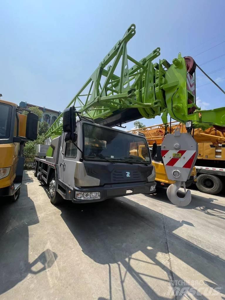 Zoomlion ZCT251V Univerzálne terénne žeriavy