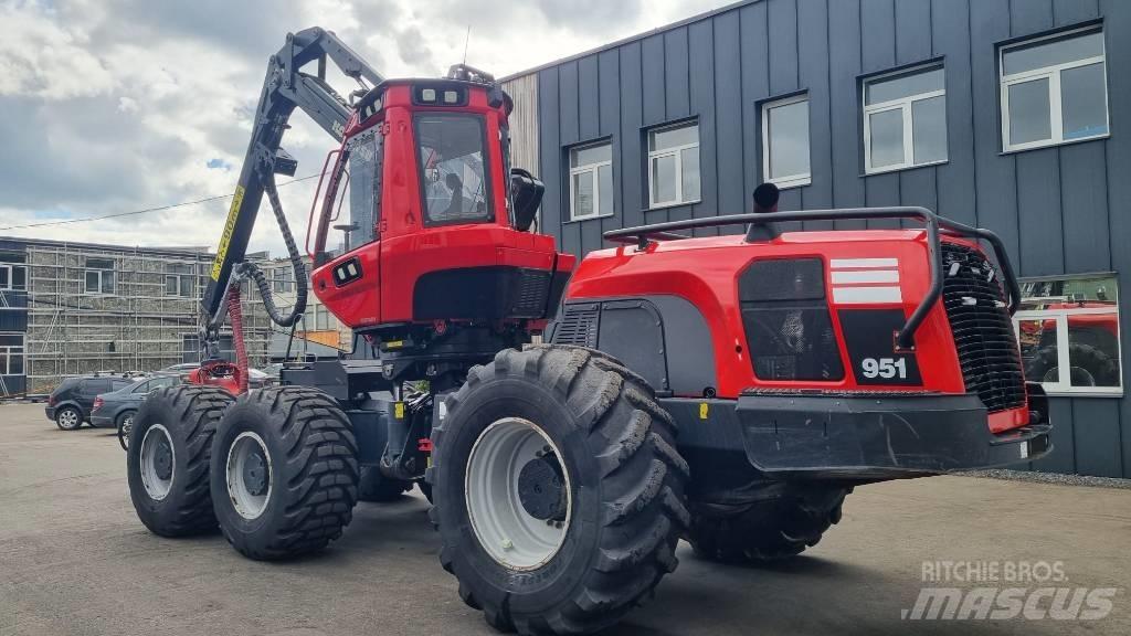 Komatsu 951 Harvestory