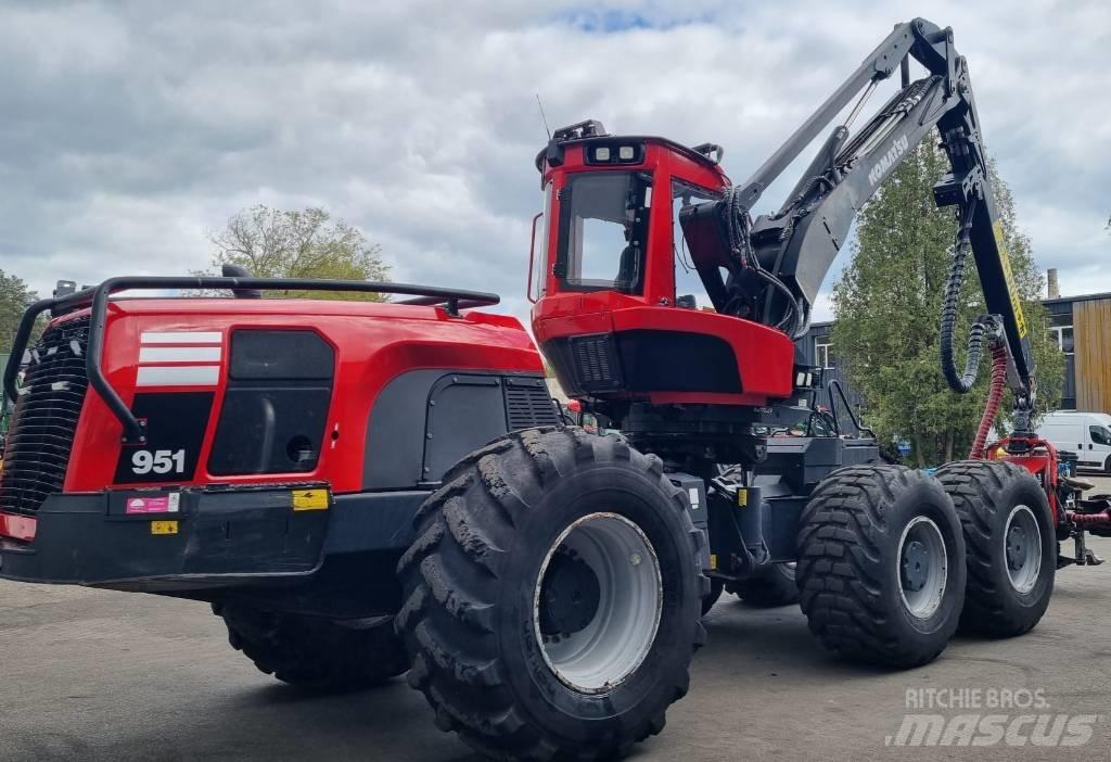 Komatsu 951 Harvestory