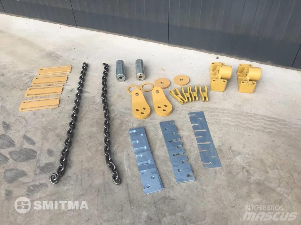 CAT 740 Zadné dvere