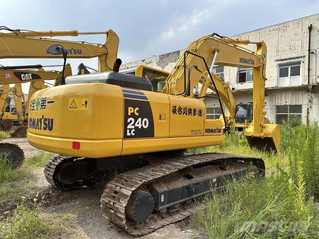 Komatsu PC240-8 Pásové rýpadlá