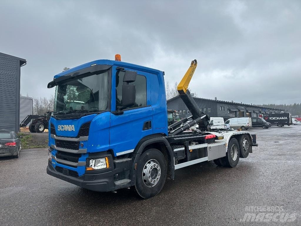 Scania P 360 Hákový nosič kontajnerov