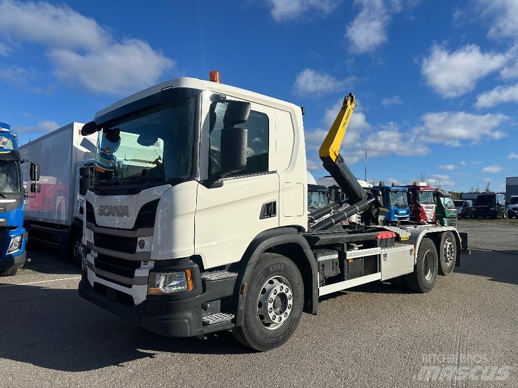 Scania P 360 Hákový nosič kontajnerov